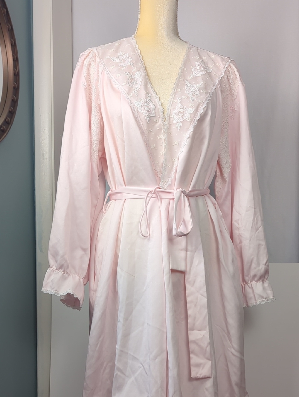 SARA BETH Vintage Satin Lacey Pale Pink Long Sleeve Robe